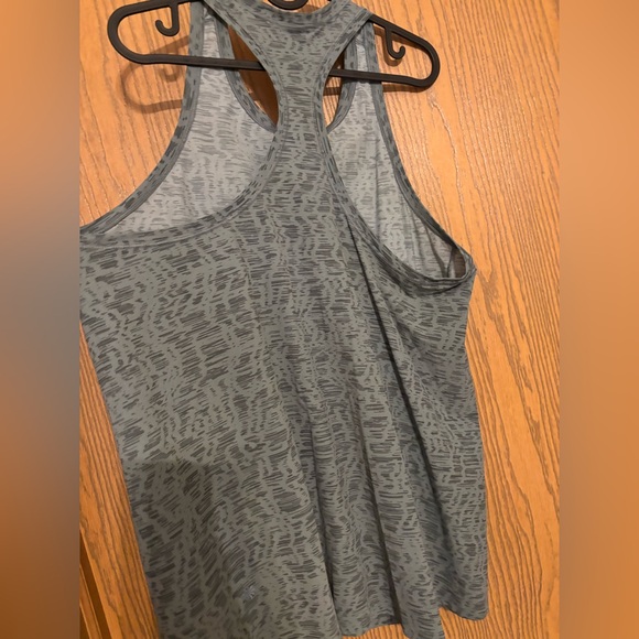 Athleta Green Patterned Racerback Tank Top - Picture 4 of 4